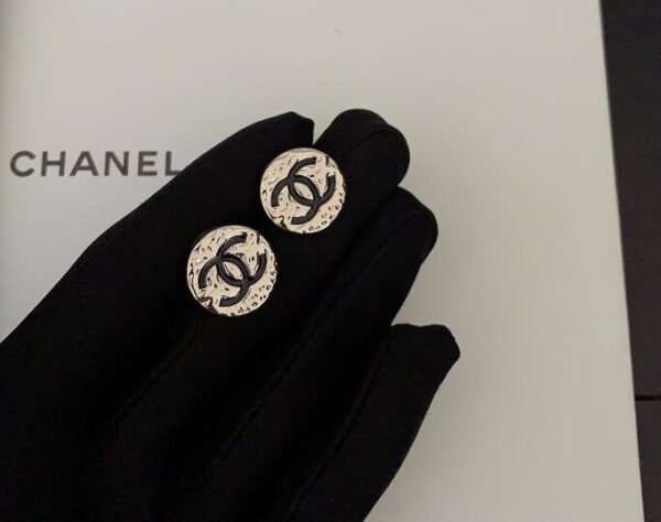 Round black double C earrings