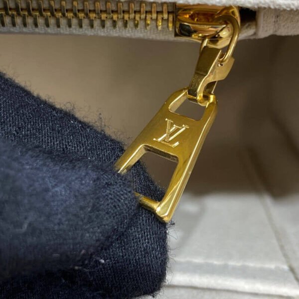 Louis Vuitton Twist MM M21112