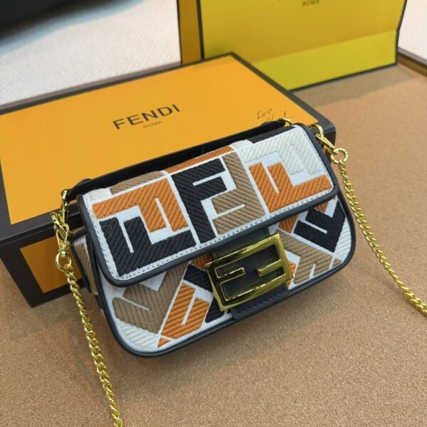 509D4D14-86E0-0A5B-6A70-20B5AEE5BDFB.jpg Fendi Baguette Mini