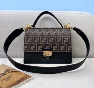 525FD8F2-4BCD-8C44-99EF-D91D5CF935E0.jpg Fendi Kan I Bag