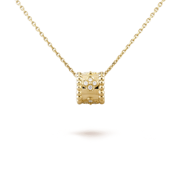 52BB9F0B-23B7-AB90-4C25-B19C9643D0F1.png Perlee clovers pendant