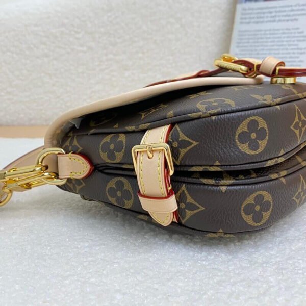 53FB1212-889C-143D-EAC1-729D9BC4838C.jpg Louis Vuitton M46740 Saumur BB