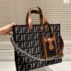 5456AFC3-1160-25D5-51FE-BD67201FF2EF.jpg Fendi Sunshine Medium - black