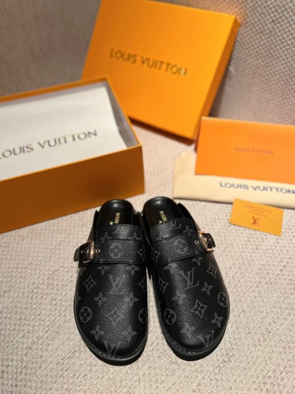 546AEC60-501D-B316-C23C-466756D0E2CC.jpg Louis Vuitton Unisex Pool Pillow Comfort Sandal