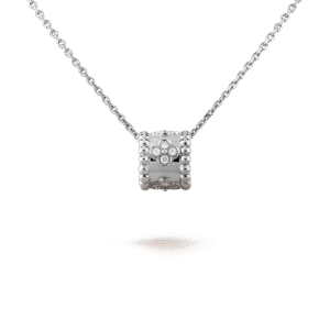 Perlee clovers pendant