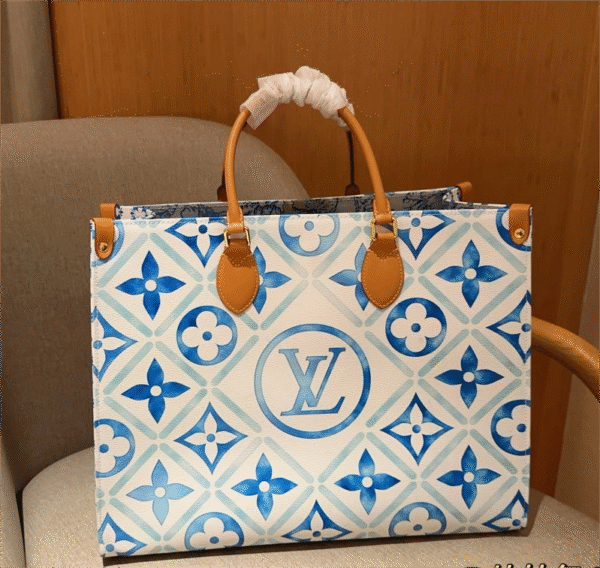554AFD5B-4C63-1A6A-201C-372191556DD6.png Louis Vuitton M11262 OnTheGo MM