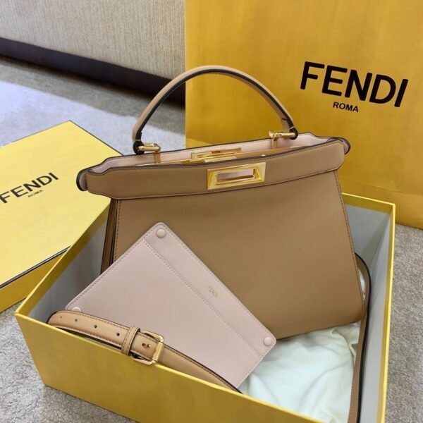 562B3ECE-CEAE-D299-2C9F-EEB9E69508B7.jpg Fendi Peekaboo Small iseeu Bag