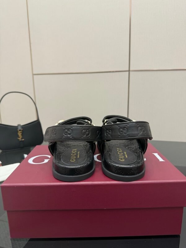 57C25987-C6D8-658D-3000-618B56D7CBFD.jpg GUCCI Women's Platform Slide Sandal