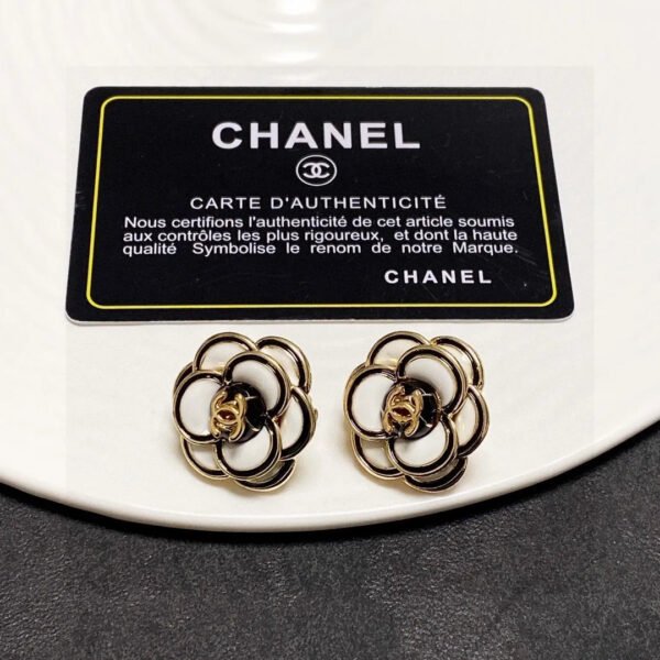 584D002E-4320-4C44-AD54-16A9FE5E6CA4.jpg CC Earrings 0005