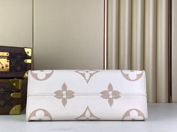 Louis Vuitton OnTheGo MM M46912