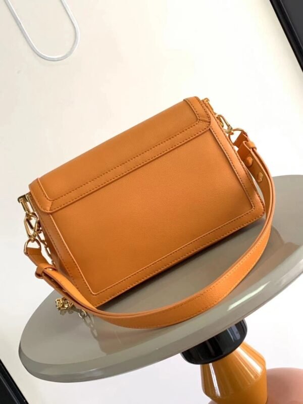 591457E1-BBB0-A2DE-7B2E-EE524ED7533F.jpg Louis Vuitton M25048 Dauphine Soft MM