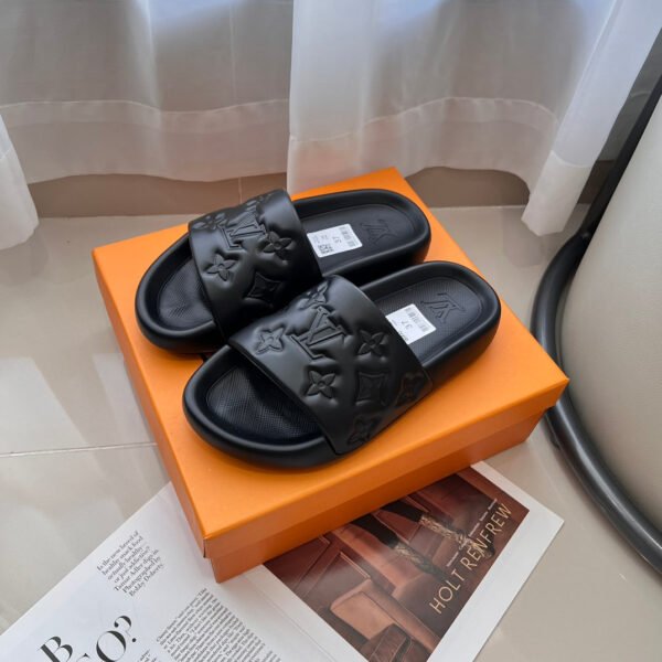 598CD79B-E2BD-7509-E23C-1D27E17D4CE5.jpg Louis Vuitton Unisex Pool Pillow Comfort Sandal