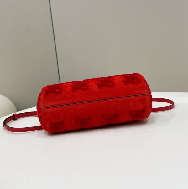 59D3890D-3F80-0ABD-8351-88276C40AB49.jpg Fendi First Small Bag