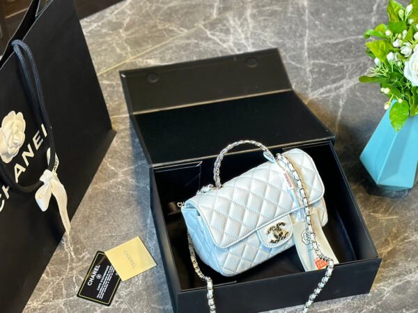 5B1E2014-5D18-FF67-7160-A17A79F20A6D_28e3a95f-6337-4435-bc89-504c8bff5dc6.jpg Wallet On Chain - Violet