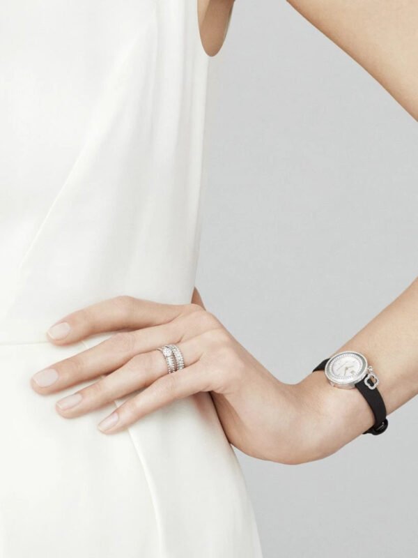 Estelle wedding band