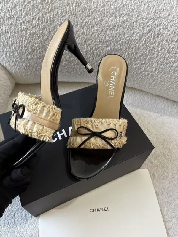 5BB30B05-934F-1C48-C956-894E12C8EFBF.jpg Chanel Off-white Ruffled Fabric CC Bow Slide Sandals