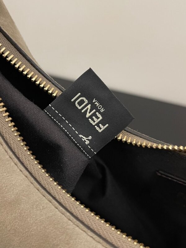 5BF4583C-F1F1-3F00-D17B-A531E09DB931.jpg Fendi Fendigraphy Small Bag