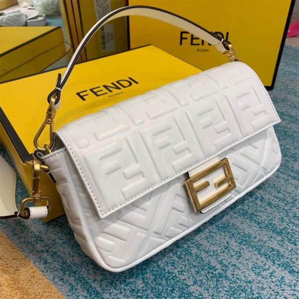 5C5E8E9A-A48B-E5C1-2655-4A92AEC5B471.jpg Fendi Baguette