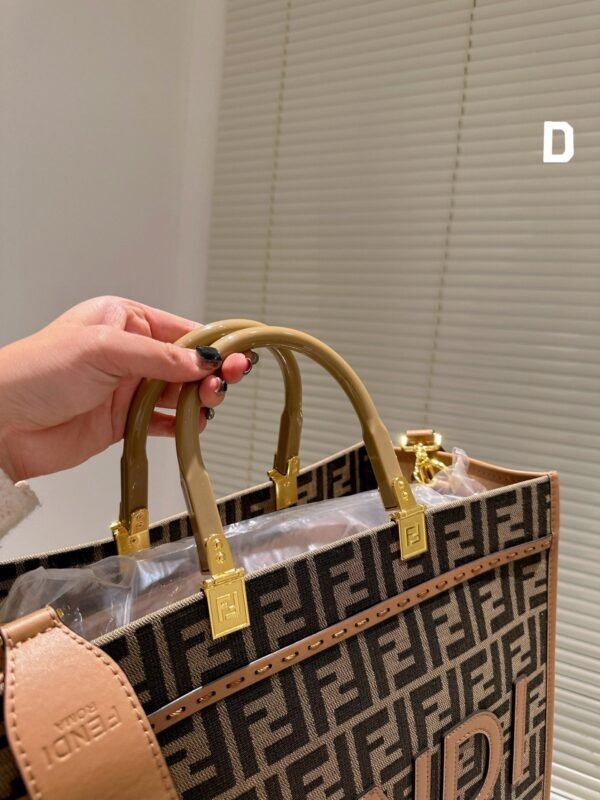 5E59C25E-254E-E0F3-736C-9B917E53ED46.jpg Fendi Sunshine Medium