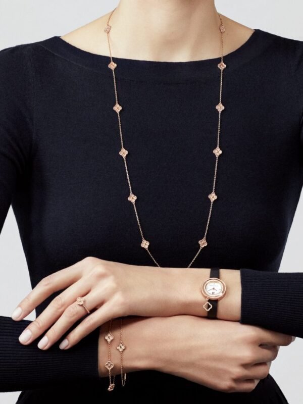 Sweet Alhambra long necklace, 16 motifs