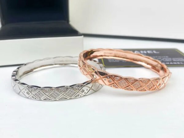 60AA4AA6-BA22-C2F3-F6FF-A7F4E05F8280.jpg CC Bracelet 0019 - Rose gold