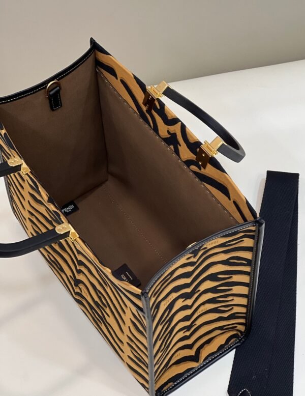 6103FFEA-19F2-0A24-604C-0691D9213AF2.jpg Fendi Sunshine Shopper Meduim Bag