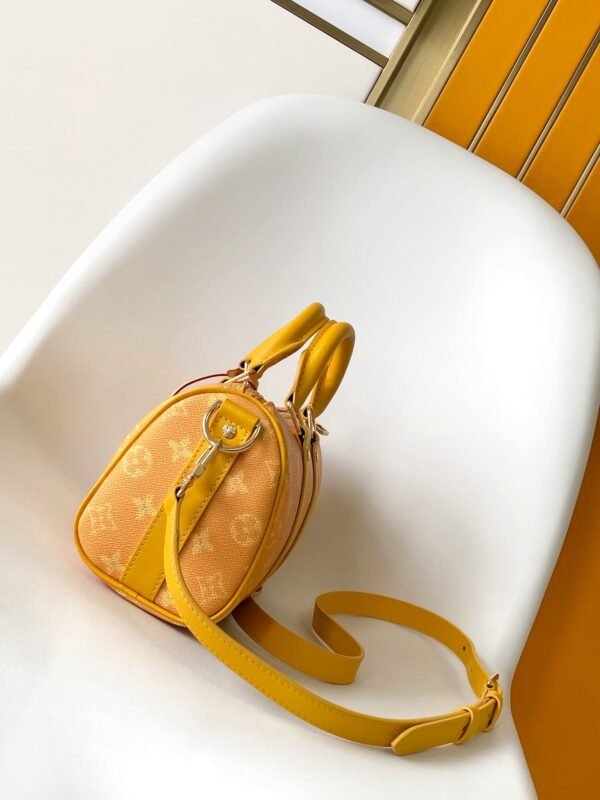 61A3C9B5-B072-9793-D4FD-0569527AA493.jpg Louis Vuitton M13166 Keepall Bandoulière 25