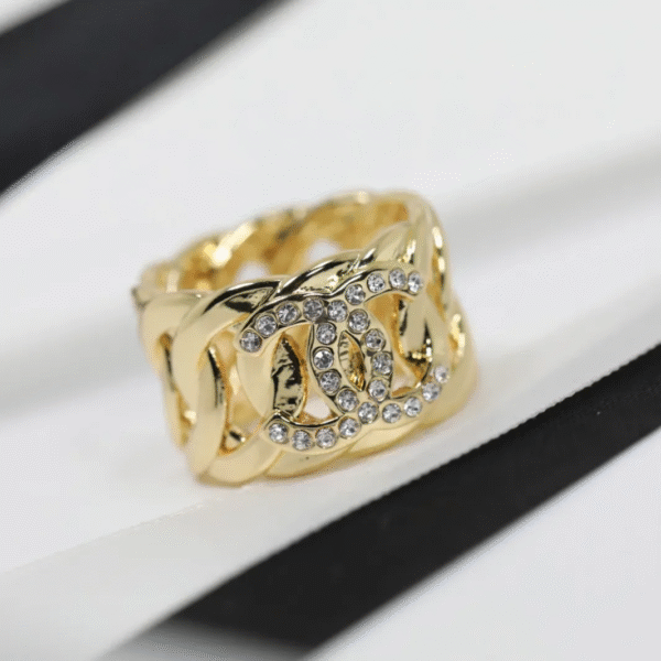 61B327ED-F02B-4A7B-47B1-5D0A5DC941BB.png CCR053 CC RING - 6