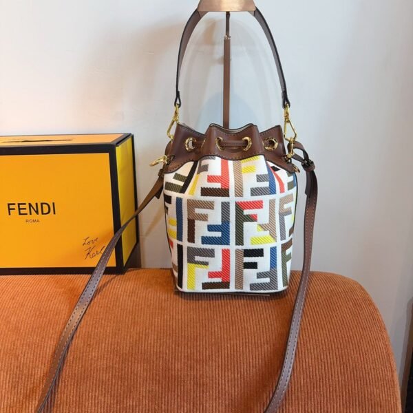 640D0DF4-DBF8-A989-48DD-C6ED0962CB81.jpg Fendi Mon Tresor