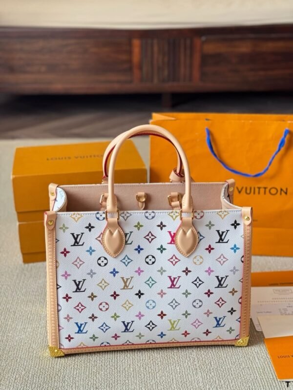 645553CE-3853-CDCF-3479-0A2CEE079E1F.jpg Louis Vuitton M13079 LV x TM OnTheGo MM