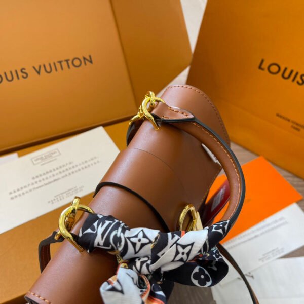 64BC80C2-A5CF-8EE1-A055-5A254C205920.jpg Monogram Locky BB Caramel