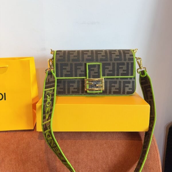 Fendi Baguette Medium - Black Embroidery
