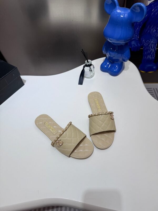 66624682-E6FC-D20A-1037-DE8B11051816.jpg Chanel Women's Logo 25ss CC Sandal