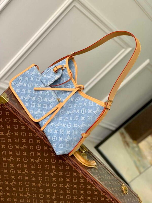 66DF0E62-E45A-C759-FDB2-093DC840C91C.jpg Louis Vuitton CarryAll PM M11462