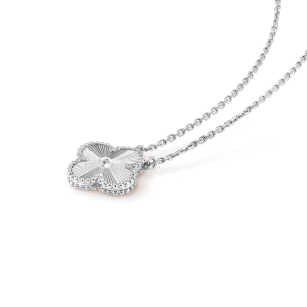 673D692E-B5F1-9507-97C2-0692BD7CC88A.png Vintage Alhambra pendant