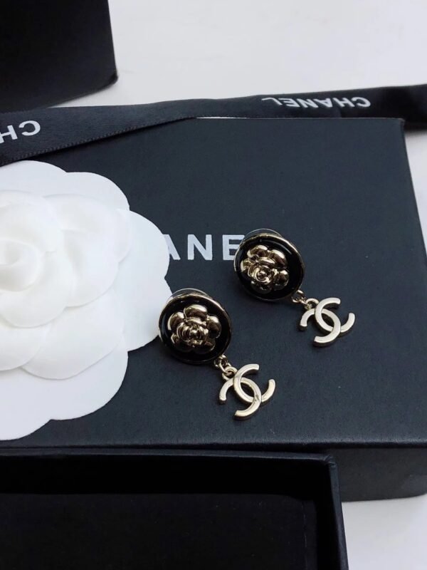 67FF2DFE-A2A4-98BE-1D2C-712AF9817CDC.jpg cc Earrings