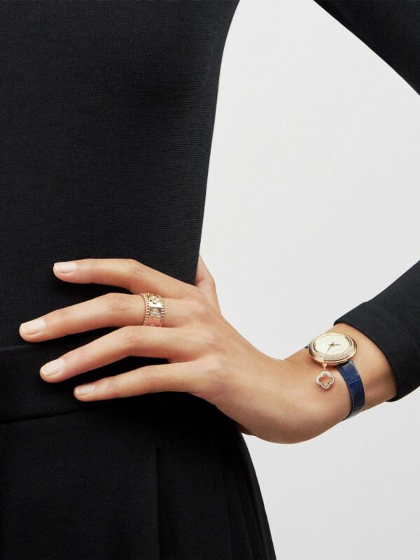 68726F16-E98A-22C4-4120-FBD167A3B66A.jpg Perlee clovers ring, medium model