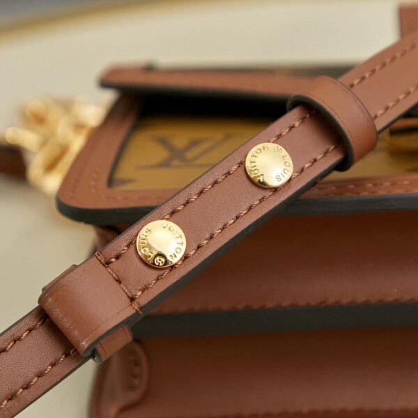 Louis Vuitton M46757 Dauphine East West