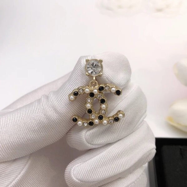 6CDB110A-320F-DD3C-46AB-535A1F41277A.jpg cc Earrings