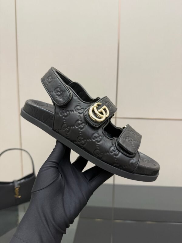 6E3C19D9-4792-C36F-91B1-E4755AF189EF.jpg GUCCI Women's Platform Slide Sandal