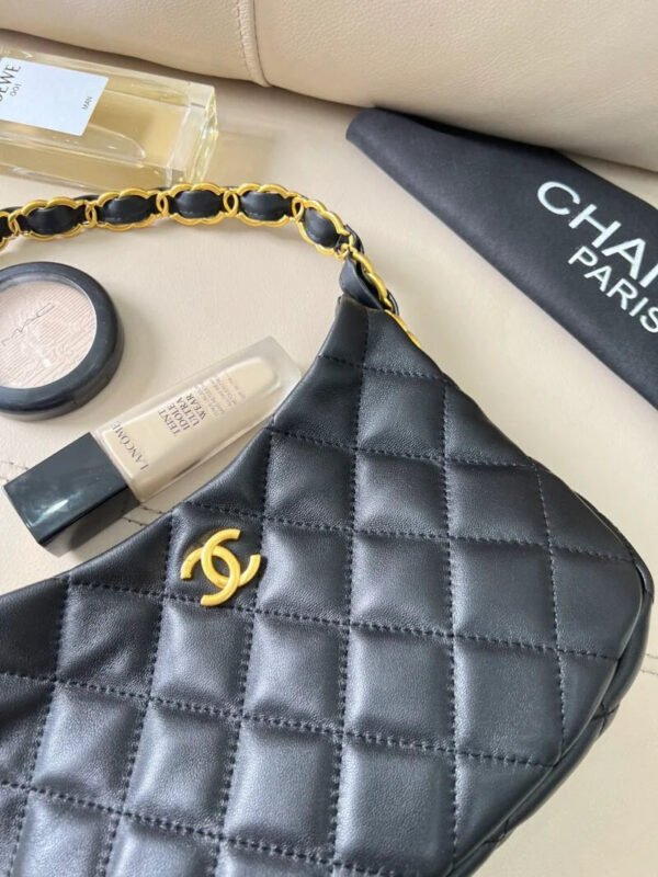 Chanel Hobo HandbagAs3562