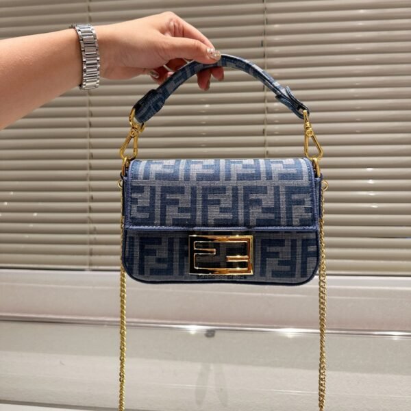 744ED6D7-56C9-9CC4-0864-B1906FD7AE7E.jpg Fendi Baguette Mini
