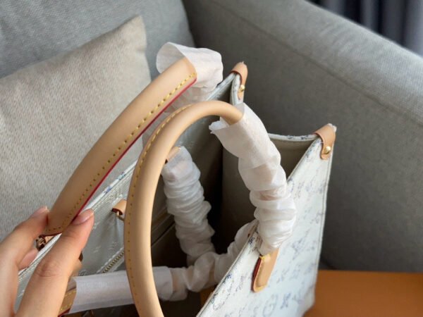 Louis Vuitton M24708 OnTheGo MM