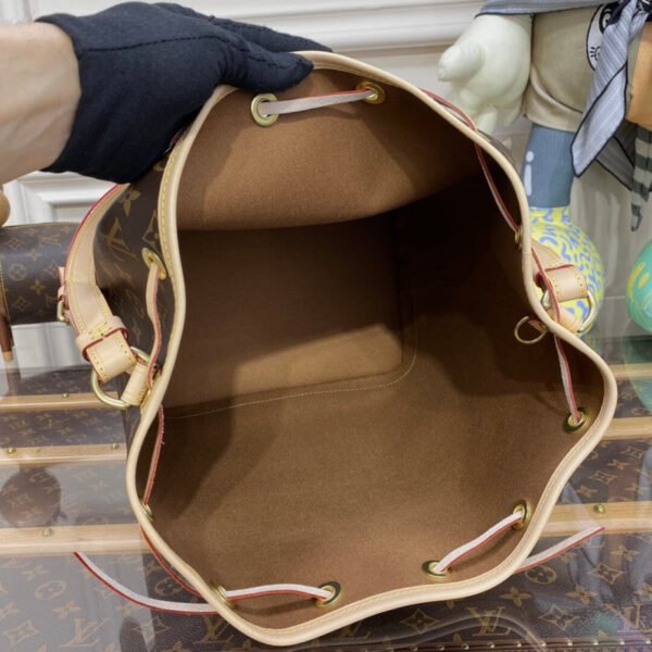 Louis Vuitton No&eacute; M42224