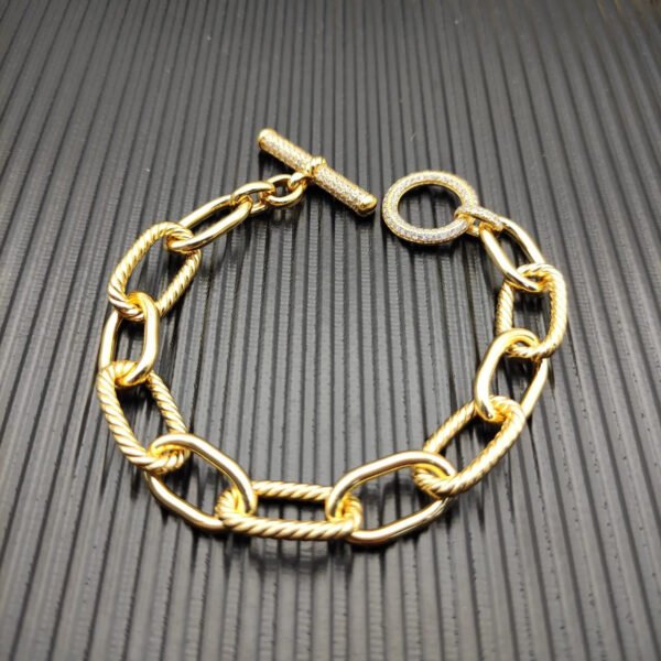 David Yurman  DY Madison Pav&eacute; Toggle Chain Bracelet in 18K Yellow Gold