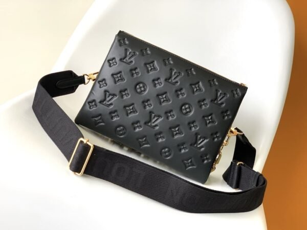 Louis Vuitton M21260 Coussin PM