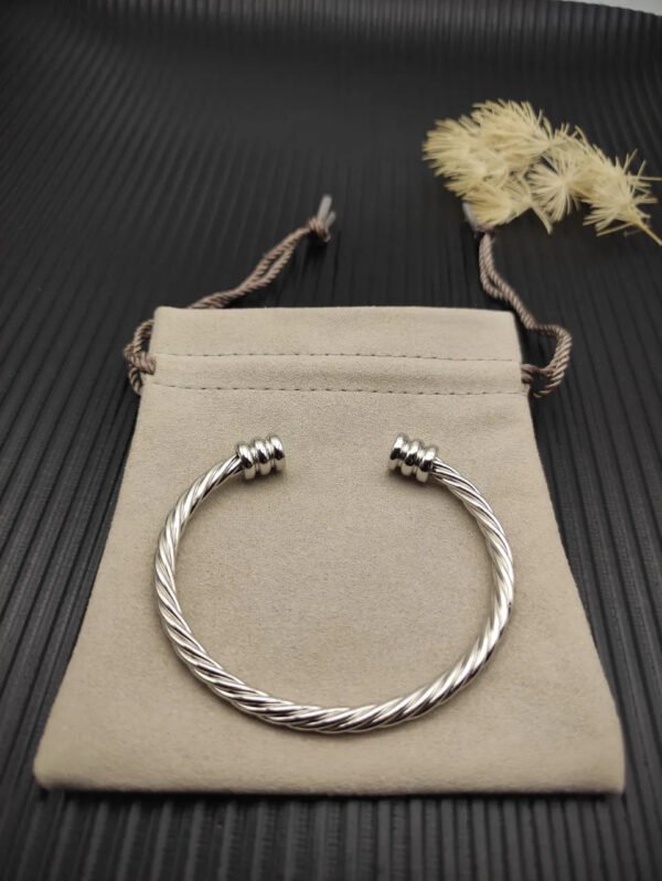 78217C4F-2D45-1FBA-DBEC-26248D0A0016.jpg 4mm Cable Classic Bracelet with Triple-Bar End Caps ??Sterling Style