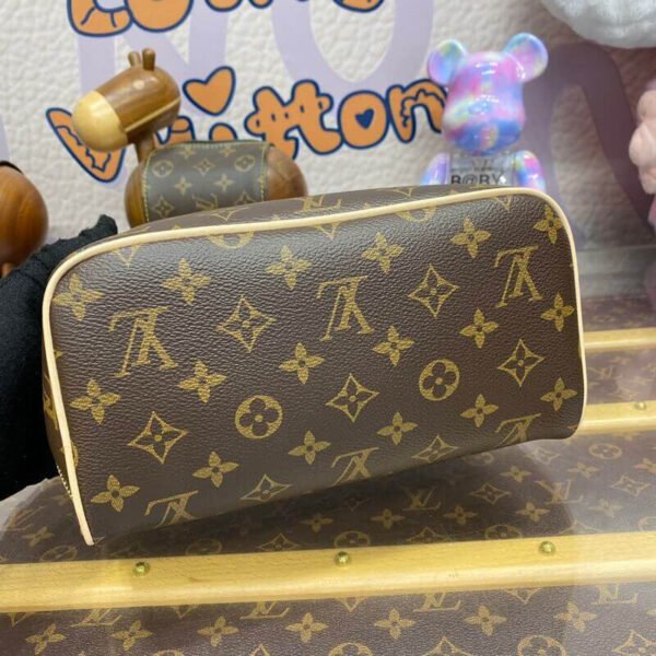 Louis Vuitton Toiletry Bag M11750