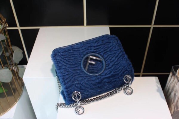 7B29D17E-EB97-E1EE-5CEA-474C0F55CDAF.jpg Fendi Kan I F Bag