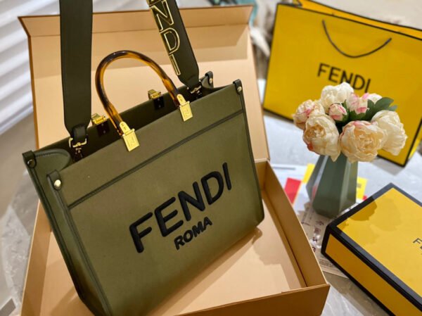 7CE2843E-8908-E34D-EF77-F982D3190D95.jpg Fendi Sunshine Medium - Green